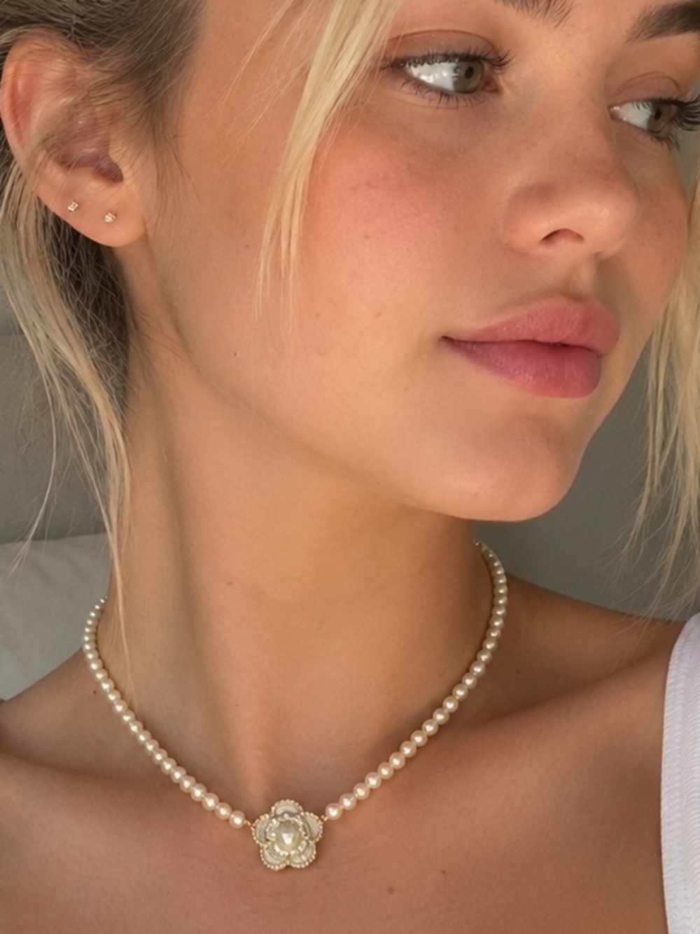 Pearl Flower Choker Necklace - Gold Accent - Picture 1 of 2